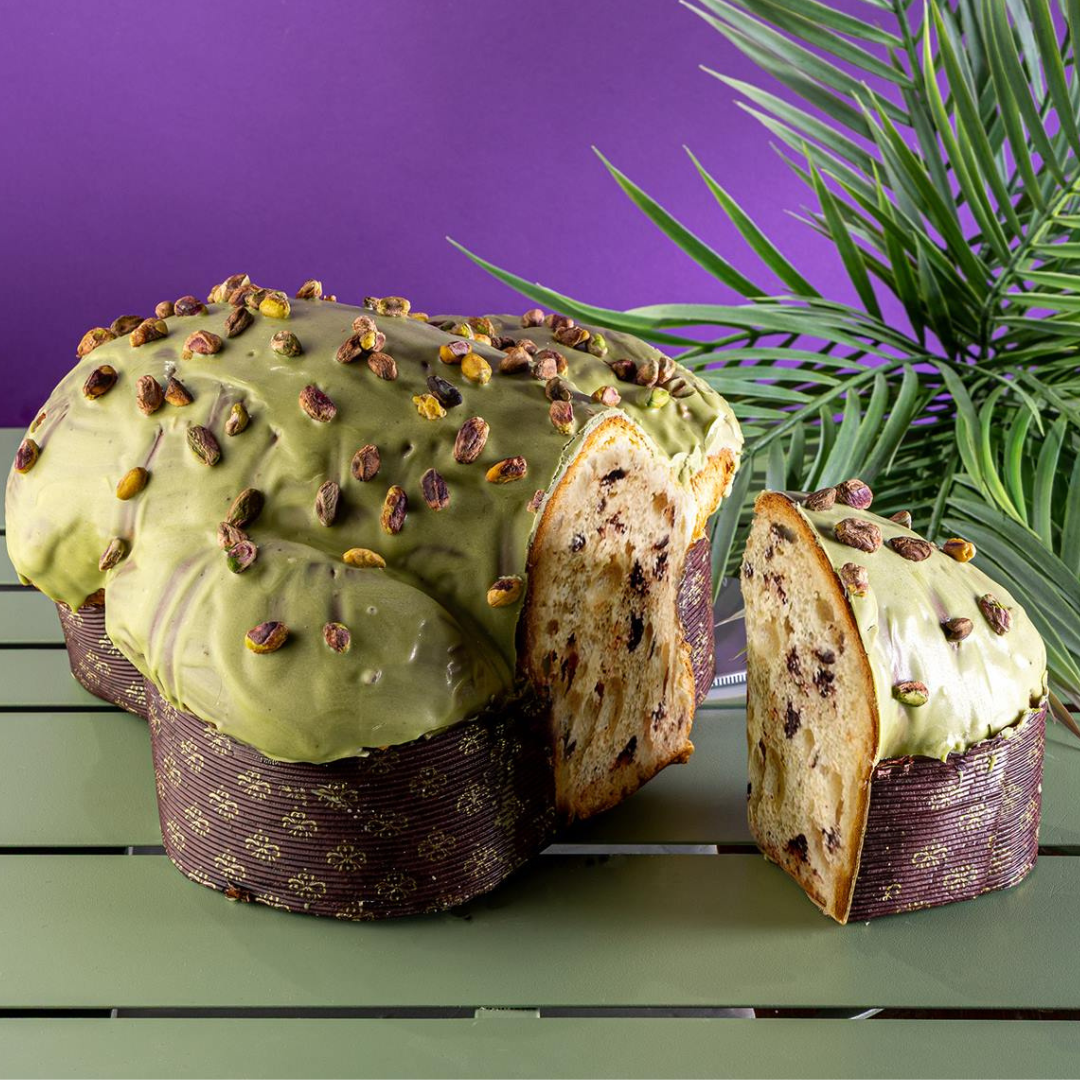 Artisanal Colomba with Pistachio Chocolate nuggets with Pistachio icing 72 hours of “Satri” processing in 1kg box with sheath
