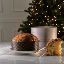 Load image into Gallery viewer, Artisan Panettone 72 hours of processing with Apple, Cinnamon and White Chocolate “Satri” 1kg in Sirio Cashmere hatbox

