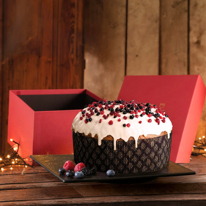 Handwerklicher Panettone mit Beeren und weißer Schokolade 72 Stunden Verarbeitung „Satri“ 1 kg in einer Schachtel