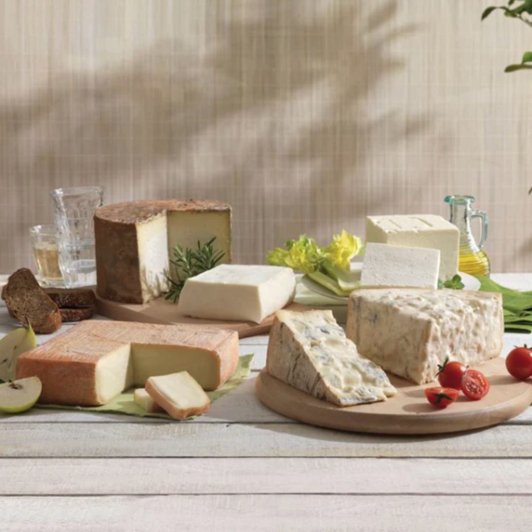 Very fresh cheese box - Quartirolo, sweet and spicy Gorgonzola