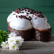Load image into Gallery viewer, Artisan Wild Berry Colomba with White Chocolate Glaze 72 hours of “Satri” processing in a 1kg coated rigid cardboard hatbox
