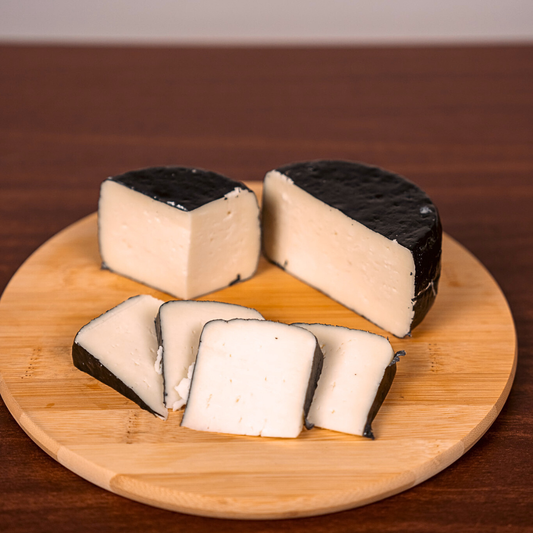 Pecorino "Il Corvino" stagionato a buccia nera Rocca Toscana 450g