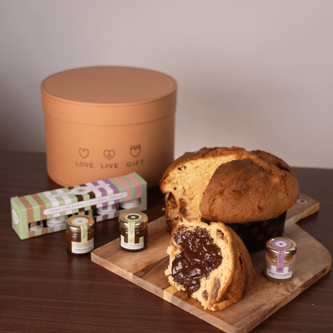 Handwerklicher Panettone 72 Stunden Verarbeitung mit Aprikosen-Pellecchiella del Vesuvio „Satri“ 1 kg in orange-ockerfarbener Hutschale