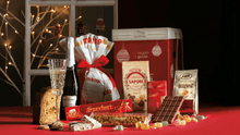 Carica l&#39;immagine nel visualizzatore di Gallery, Cesto di Natale &quot;Felicità e&quot; - 8 prodotti alimentari Natalizi
