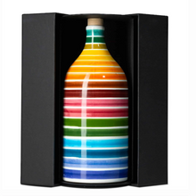 Laden Sie das Bild in den Galerie-Viewer, 100 % italienisches, intensiv fruchtiges EVO-Öl im 1,5-Liter-Regenbogenglas in Muraglia-Box
