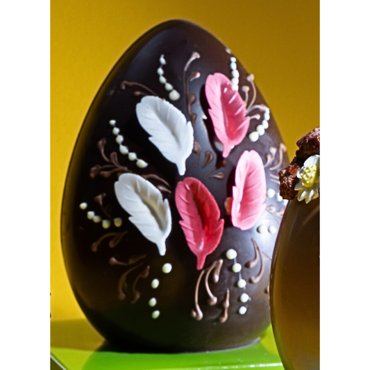 Uovo Fondente impreziosito da leggere piume di zucchero "Bodrato" 260g