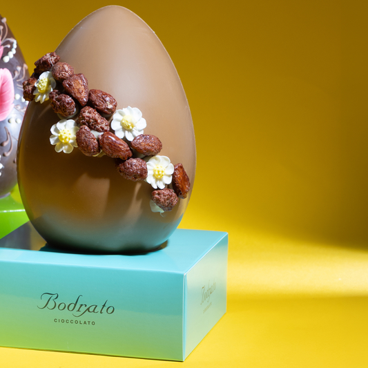 Uovo al Caramello salato con Mandorle caramellate e decori floreali "Bodrato" 280g