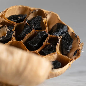 Black Garlic in Bulbs produced from Polesano PDO Umami white garlic