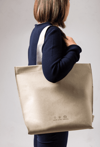 Prestige bag in regenerated leather Light gray 34x13x37h "Love live travel"