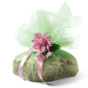 Klassische Colomba „Mafucci“, handverpackt mit grünem Tüll und Blumendekoration, mit handwerklicher Verarbeitung und Mutterhefe
