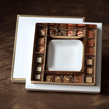 Load image into Gallery viewer, Assorted pralines in &quot;Mafucci&quot; box 168g with design bowl
