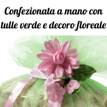 Laden Sie das Bild in den Galerie-Viewer, Klassische Colomba „Mafucci“, handverpackt mit grünem Tüll und Blumendekoration, mit handwerklicher Verarbeitung und Mutterhefe
